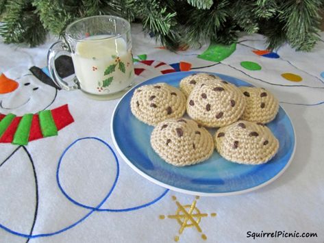 Crochet Chocolate Chip Cookie Crochet Cookies Free Pattern, Crochet Cookie, Crochet Chocolate, Pork Carnitas Tacos, Christmas Soldiers, Paper Candle, Diy Pinecone, Crumble Bars, Diy Bird Feeder