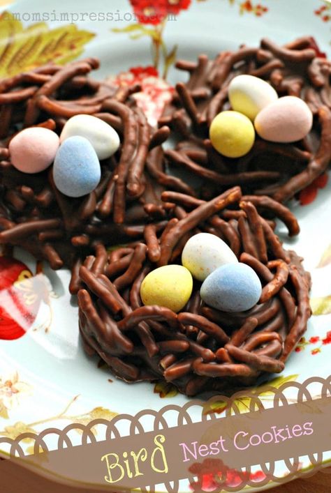 Cadbury Mini Egg Recipes, Easter Nest Treats, Bird Nest Cookies, Mini Egg Recipes, Birds Nests Recipe, Edible Bird's Nest, Birds Nest Cookies, Easter Birds Nest, Chocolate Haystacks