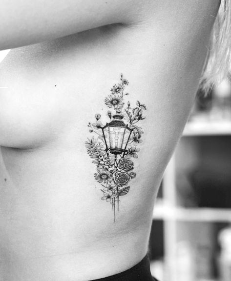 Lantern Tattoo Vintage, Lantern Tattoo Design, Lightbulb Tattoo, Lamp Tattoo, Lantern Tattoo, Simple Tattoos For Women, Mystical Tattoos, Arte Aesthetic, Candle Tattoo