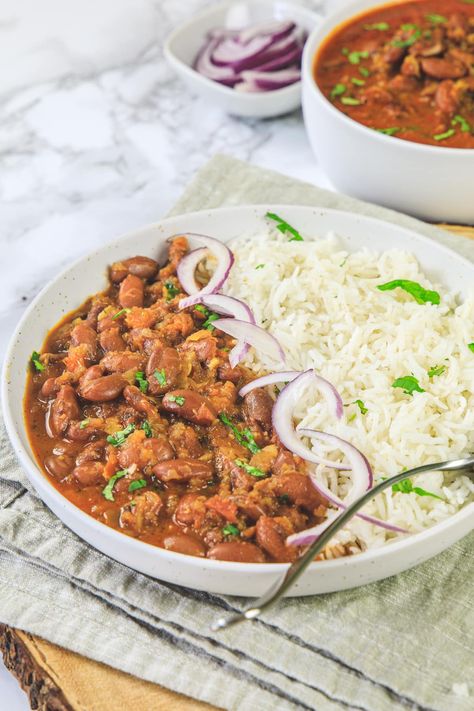 Craving for an authentic Punjabi rajma recipe? You are at the right place. This rajma masala is very easy to make with basic ingredients. Not to forget, it makes a delicious, comforting, and healthy meal when served with rice and it’s called rajma chawal. Rajma Rice Recipe, Punjabi Rice Recipe, Rajma Chawal Recipes, Punjabi Rajma Recipe, Easy Rajma Recipe, Rajma Chawal, Rajma Rice, Rajma Masala Recipe, Honey Chilli Potato