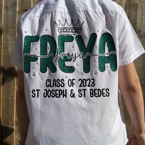 New Year T Shirt Design, Leavers Shirt Inspo Uk, Leaver Shirt Designs, Leavers 2024 Shirt Ideas, Simple Leavers Shirt Designs, Leavers Shirts 2024, Leavers Shirt Fonts, Leavers T Shirts Design, Leavers Shirt Designs Aesthetic