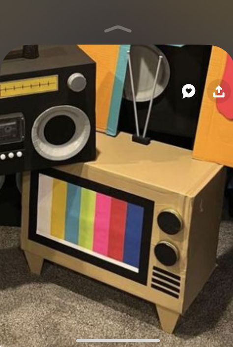 70s Theme Party Decorations Diy, Diy Cassette Tape Cardboard, Diy Jukebox Prop Cardboard Boxes, Mtv Party, Early 2000s Party, Diy Boombox, 90s Party Ideas, 90s Party Decorations, Decades Party