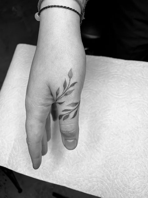 Looking for Black and Grey Fine Line and Single Needle Tattoos? Follow for the latest designs and tattoo reference inspiration @danielcollinsart 
#tattooinspiration #tattooideas #fineline #singleneedle #microrealism #tattoos #blackworktattoo #inked #blackandgrey Thumb Leaf Tattoo, Finger Leaves Tattoo, Foliage Finger Tattoo, Leave Finger Tattoo, Green Thumb Tattoo, Womens Finger Tattoo, Vine Hand And Finger Tattoo, Wrap Around Finger Tattoo, Leafy Vine Finger Tattoo