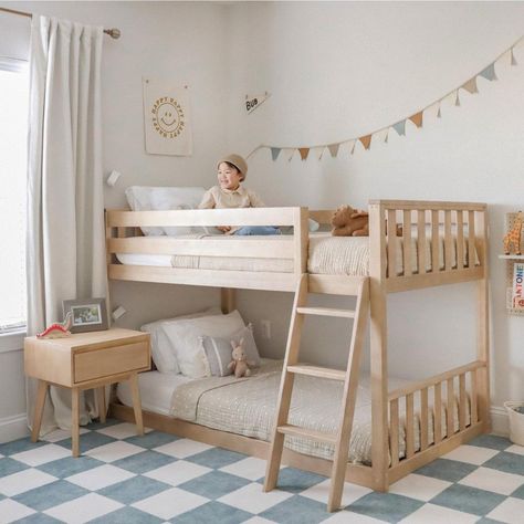 Farmhouse Bunk Beds, Beds With Stairs, 3 Kids Bedroom, Low Bunk Bed, Modern Bunk, Convertible Bunk Beds, Low Bunk Beds, Bed Classic, Bottom Bunk