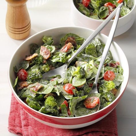 Bblt Chopped Salad Exps Tohca21 98724 E03 17 1b Blt Chopped Salad, Blt Salad Recipe, Salad Sides, Dressings Recipes, 15 Minute Dinners, Broccoli Cauliflower Salad, Chopped Salad Recipes, Turkey Salad, Spinach Salad Recipes