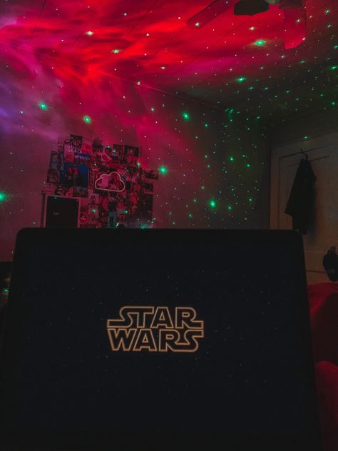 Ipad Movie Night Aesthetic, Star Wars Date Night Ideas, Starwars Movie Night, Star Wars Date Night, Star Wars Movie Night Aesthetic, Star Wars Movie Night, Star Wars Cantina Aesthetic, Insta Aesthetic, Lover Girl