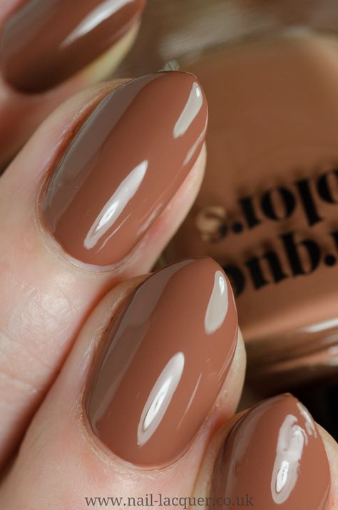 Coffee Colored Nails, Cappuccino Nails, Mocha Mousse, Brown Nail Polish, Fall Nail Polish, Cirque Colors, Fall Nail Trends, Mirror Nails, Fall Nail Art Designs