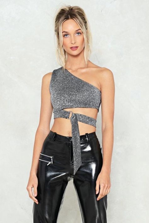 Nyx Glitter, Pvc Pants, Rosa Make-up, Glitter Crop Top, Bad Behavior, Eve Outfit, New Years Eve Outfits, Girls Blouse, Crop Top Outfits