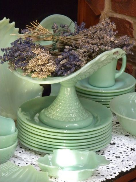 Panoply: Jadeite Collection - Part 2 of 2: Tableware...I love my Jadite....it's been passed down for 4 generations. Jadeite Dishes, Green Dishes, Modern Kitchenware, Jadite Green, Green Milk Glass, Green Milk, Kitchenware Design, Green Glassware, Antique Glassware