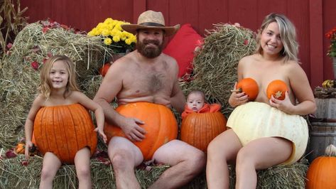 'Oh my gourd' Family's pumpkin photo sparks tradition and goes viral | newscentermaine.com Family Meme, Pumpkin Family, Style Pic, Pumpkin Pictures, Pumpkin Photos, Pumpkin Costume, Family Images, Beautiful Travel, Family Costumes