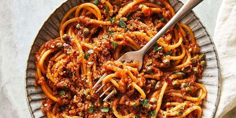 Caramelized Vidalia Onion Pasta with Herbed Breadcrumbs | Southern Living Onion Pasta, Southern Living Recipes, Vidalia Onion, Spaghetti Sauce Recipe, Magazine Recipes, Vidalia Onions, Favorite Meals, Onion Recipes, Spaghetti Sauce