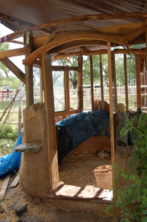 Cob Structures, Strawbale Gardening, Chickens Coop, Converted Church, Cob Building, Farming Ideas, Hen Farm, Anime House, Earthship Home