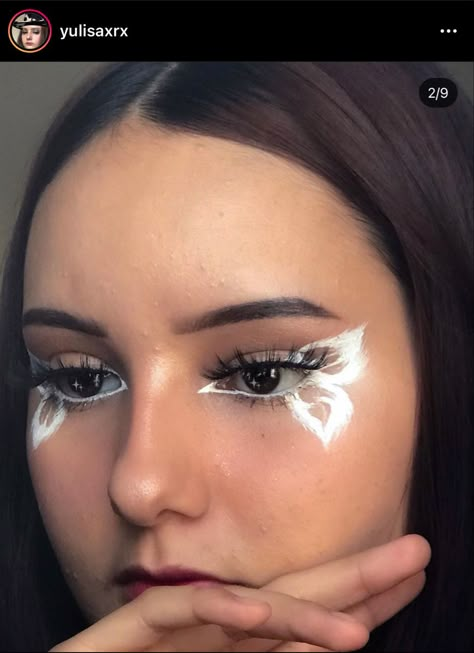 White Butterfly Costume, White Theme Makeup, Nature Fairy Makeup Ideas, Gold Butterfly Makeup, Fairy Makeup White Eyeliner, White Fairy Eyeliner, Fairy Rave Makeup, White Butterfly Eyeliner, Buterfluffy Makeup