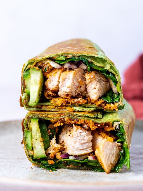 This chicken hummus wrap features flavorful chicken, hummus, lots of fresh veggies and crispy cheese. An amazingly flavorful easy lunch! Chicken Hummus Wrap, Hummus Chicken Wrap, Salads Lettuce, Hummus Wrap Recipe, Hummus Wraps, Chicken Hummus, Hummus Chicken, Chicken Wraps Healthy, Vanilla Oatmeal