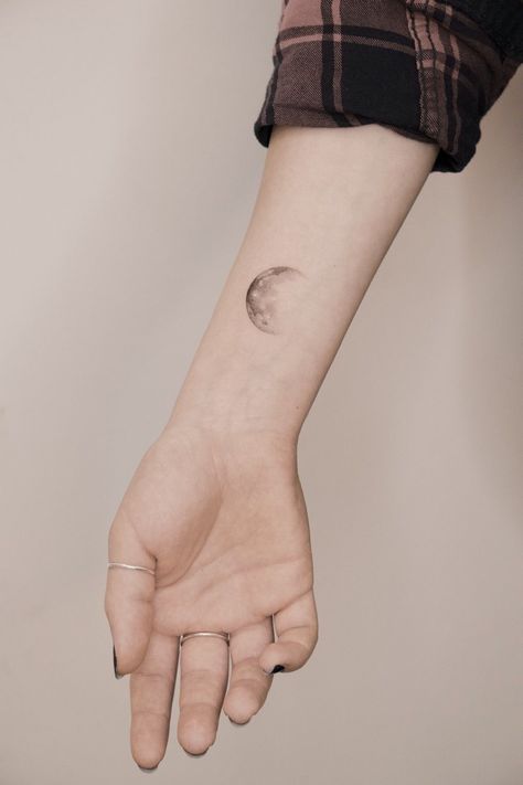 Realistic Moon Tattoo, Luna Tattoo, Small Moon Tattoos, Full Moon Tattoo, Crescent Moon Tattoo, Moon Tattoo Designs, Small Hand Tattoos, Dainty Tattoos, Spine Tattoos