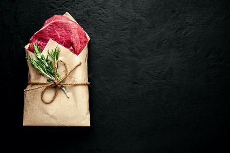 How to Use Butcher Paper vs. Parchment Paper Chuck Eye Roast, Cover Photo Design, Thomas Keller, Raw Meat, Perfect Eggs, Photo Food, Fried Chicken Wings, Fish For Sale, Butcher Shop