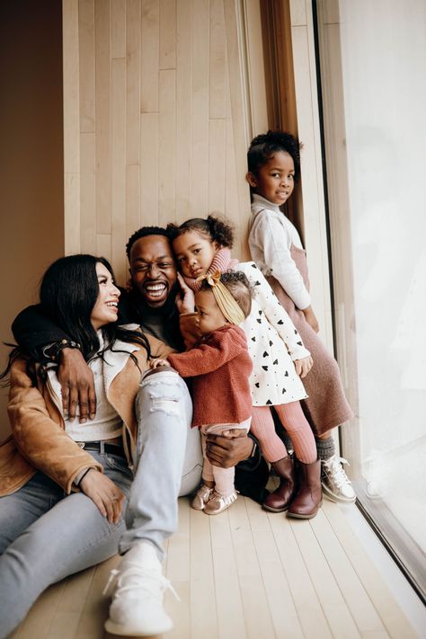 Black Family Lifestyle Photography, Diverse Family Photos, Museum Family Photoshoot, Fall Studio Photoshoot Family, African American Family Photoshoot Ideas, Mixed Family Photoshoot, Adult Family Photography, Mixed Family, Family Photography Outfits