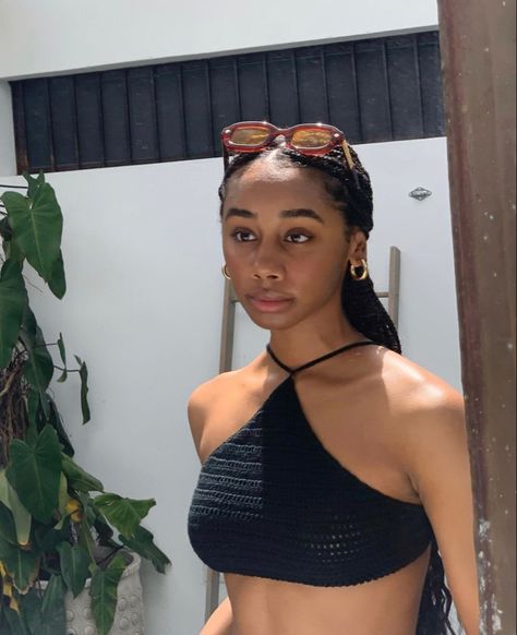 Kianna Naomi, Brown Girls Makeup, Holiday Outfits Summer, Black Femininity, Teenage Fashion Outfits, Knit Outfit, Types Of Fashion Styles, Summer Aesthetic, Cute Black