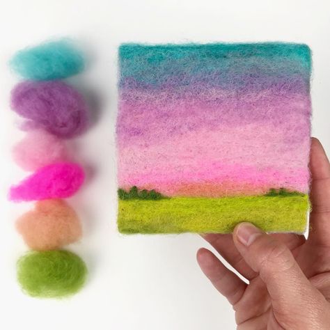 Snowy Chicago, Painting With Wool, Tovad Ull, Felt Squares, Needle Felting Diy, Wool Felt Projects, Wet Felting Projects, Pastel Sunset, Felted Wool Crafts