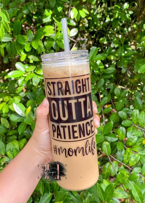 Trending Tumbler Designs, Vinyl Tumblers Cricut, Cute Cup Designs Ideas, Sublimation Glass Tumbler Ideas, Cricut Tumblers, Clear Tumblers With Vinyl Ideas, Mom Cups, Mom Cups Vinyl, Tumbler Ideas Vinyl