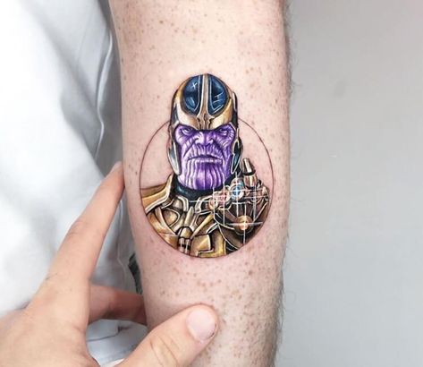 Kozo Tattoo, Fandom Tattoos, Avengers Tattoo, Comic Tattoo, Kunst Tattoos, Marvel Tattoos, Tatuaje A Color, Red Tattoos, World Tattoo