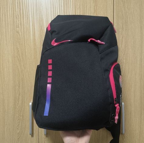 Nike backpack Elite Backpack, Nike Handbags, Basketball Backpack, Nike Backpack, Love And Basketball, Sports Travel, Backpack Sport, Basketball Player, Sports Theme