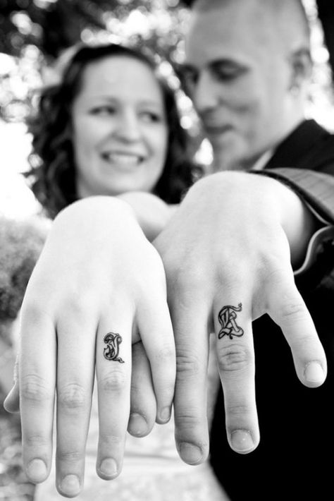 Engagement Tattoos, Infinity Couple Tattoos, Ring Tattoo Designs, Couple Tattoos Unique Meaningful, Wedding Band Tattoo, Tattoo Band, Black And White Rings, Tattoo For Boyfriend, Ring Tattoo