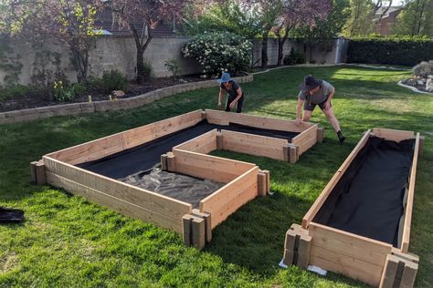 These Lego-Like Bricks Make Building a Raised Garden Bed a Snap | Wirecutter Brick Raised Garden Beds, Raised Bed Corners, Raised Garden Bed Corners, Brick Raised Beds, Wood Raised Garden Bed, Garden Blocks, Planter Wall, Building Raised Garden Beds, Raised Flower Beds