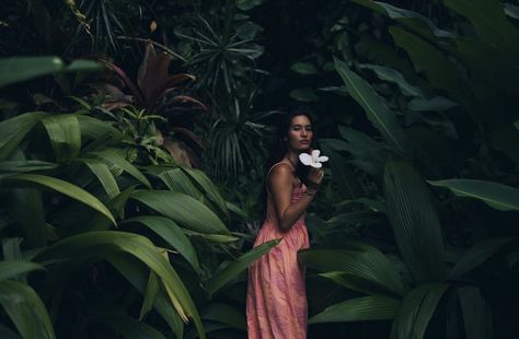 Earthy Woman Aesthetic, Tropical Woman, Island Girl, Nature Aesthetic, Divine Feminine, Summer Aesthetic, Film Photography, Runes, Photography Inspiration