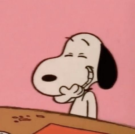 Snoopy Getting Ready, Snoopy Funny Laughing, Snoopy Reaction Pics, Snoopy Pfp Aesthetic, Angry Snoopy, Snoopy Laughing, Snoopy Memes, Snoopy Smile, Profile Pics Aesthetic