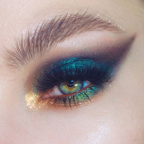 Teal Eye Makeup, Gold Eyeshadow Looks, Teal Eyeshadow, Pink Glitter Makeup, Teal Makeup, Green Eyeshadow Look, Ball Makeup, Gold Makeup Looks, Gold Eye Makeup