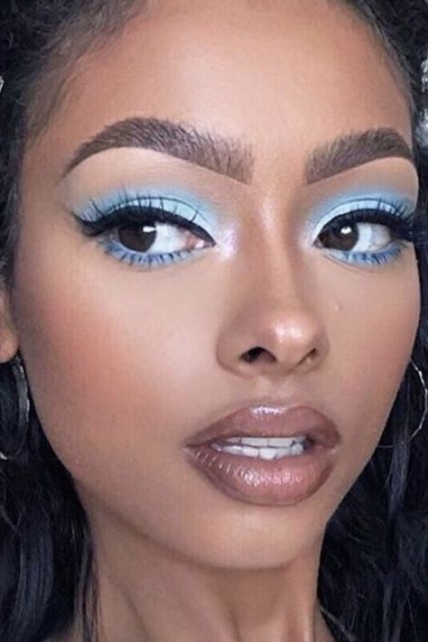 Blue Lip Liner Look, Y2k Makeup Eyeshadow, Powder Blue Eyeshadow, Light Blue Eyeshadow Makeup, 2000s Blue Eyeshadow, Cute Y2k Makeup, Easy Blue Eyeshadow Looks, Light Blue Quince Makeup, Light Blue Eyeshadow Looks