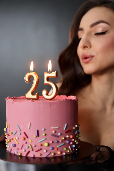 Birthday 25, Cake Photoshoot, Cake Happy Birthday, 25th Birthday Cakes, Happy 25th Birthday, Birthday Party Photography, Cute Birthday Pictures, 21st Birthday Photoshoot, Birthday Ideas For Her