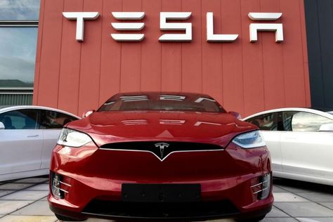 Tesla Ceo, Tesla Owner, Tesla Motors, Bmw Serie 3, Tesla Car, Tesla S, Market Value, Nikola Tesla, Car Prices