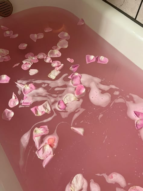 Romantic Bath Ideas, Aphrodite Altar, Romantic Bath, Aesthetic Bath, Lady Aphrodite, Aphrodite Aesthetic, Bath Aesthetic, Goddess Aphrodite, Care For Yourself