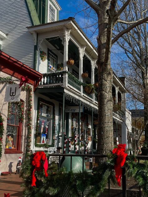 Christmas In Dahlonega Ga, Hometown Decor, Southern Christmas, Christmas Aesthetic, Decor Christmas, Christmas Decor, Christmas Decorations, Holidays, Christmas