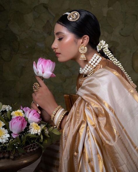 South Asian Reference Photos, Traditional Indian Royal Clothing, South Asian Reference, Indian Reference Photos, South Asia Culture, Indian Women Photography Portraits, Indian Shoot Ideas, South Indian Bride Aesthetic, South Asian Photography