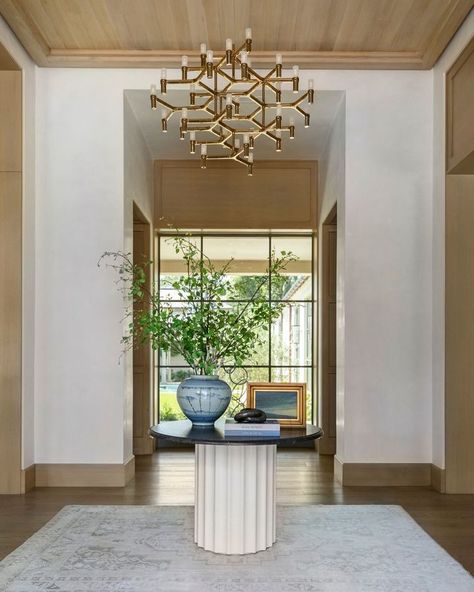 Marie Flanigan Interiors (@marieflaniganinteriors) • Instagram photos and videos Transitional Foyer, Marie Flanigan Interiors, Mid Century Remodel, Marie Flanigan, Dark Paint Colors, Spring Entertaining, Curved Bench, Timeless Home, Mudroom Design