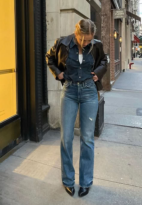 Cowboy Boots And Baggy Jeans, Jean And Cowboy Boot Outfits, Vintage Jean Outfits, Heeled Boots Outfit Jeans, Belted Jeans Outfit, Regular Fit Jeans Outfit Women, Straight Jeans Outfit Aesthetic, Slim Bootcut Jeans Outfit, Jean Styles For Body Types