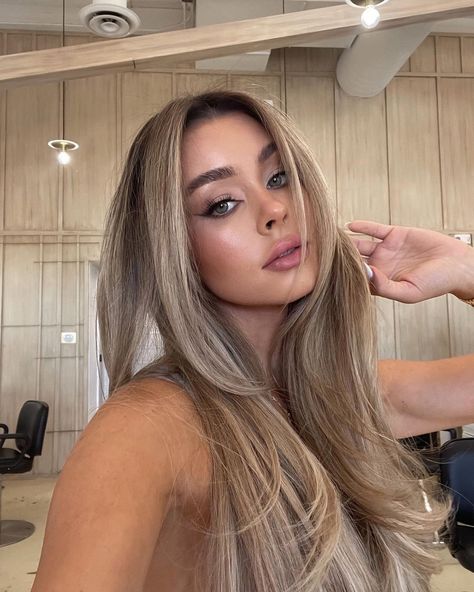 Sierra Furtado, Sandy Blonde, Blonde Hair With Highlights, Haircut And Color, Hair Inspo Color, Silver Hair, Balayage Hair, My Hair, Hair Highlights