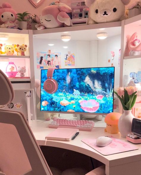 Pink Setup, Cozy Desk Setup, Desk Pink, Hello Kitty Room Decor, Creative Desks, Cozy Desk, Computer Gaming Room, Gamer Room Decor, Pinterest Room Decor