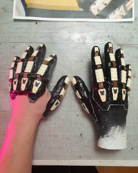 Robin & Ellinor Landal on Instagram: “Sadly the Gorilla Arms didn't turn out as wanted. As seen in the clips I had huge difficulties removing them from the plaster hands and…” Gorilla Arms Cyberpunk, Plaster Hands, Visual Style, Cyberpunk Aesthetic, Liquid Metal, Cyberpunk, Turn Ons, On Instagram, Quick Saves