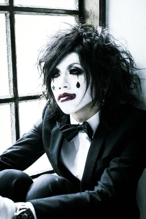 Yoshiatsu Dadaroma Visual Kei Makeup, Circus Makeup, Goth Music, Kei Visual, Kamijo, Emo Guys, Clown Makeup, Emo Scene, Hello Kitty Wallpaper