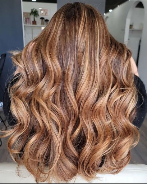 Golden Copper With Highlights, Blonde With Caramel Highlights, Copper Hair Dark Roots, Honey Brunette Balayage, Brown Caramel Hair Balayage, Amber Brown Hair, Reddish Brown Hair With Highlights, Caramel Hair Balayage, Brown Caramel Hair