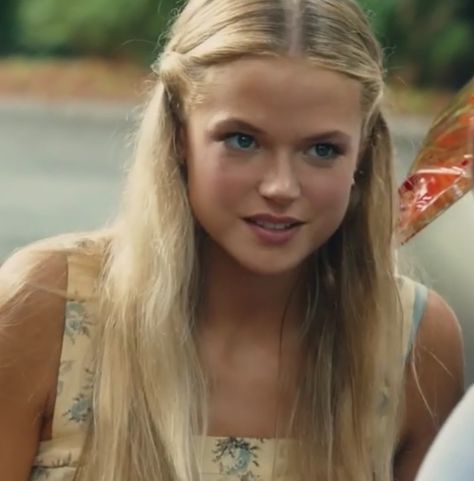 Gabriella Wilde, No Ordinary Girl, Blonde Hair Girl, Bright Blonde, Blonde Hair Looks, Hair Appointment, Love Hair, Hairstyles For School, Pretty Hairstyles