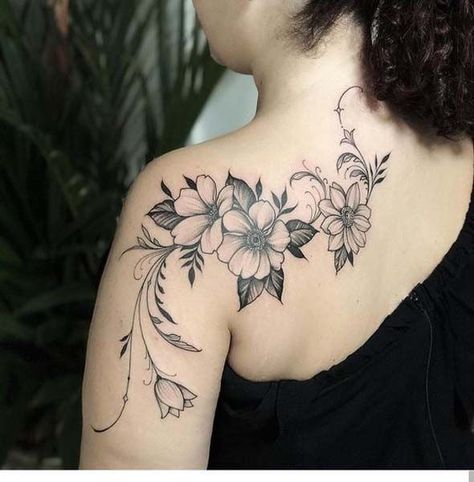 Back Of Shoulder Tattoos For Women, Shoulder Piece Tattoo, Classy Tattoos For Women, Women's Shoulder Tattoo, Front Shoulder Tattoos, Blade Tattoo, Cool Shoulder Tattoos, Floral Tattoo Shoulder, Shoulder Blade Tattoo