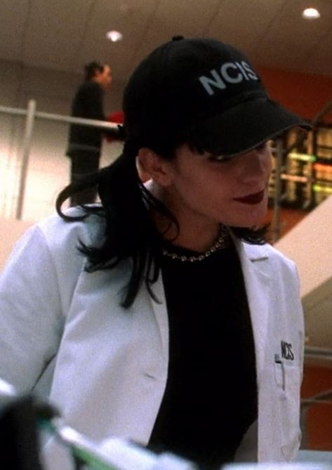 Season 1 Epsidoe 9 Collar 1 Ncis Abby Sciuto Tattoos, Abby Ncis Aesthetic, Ncis Aesthetic, Ncis Kate, Ncis Abby Sciuto, Abby Ncis, Ncis Ziva, Caitlin Todd, Ncis Season 1