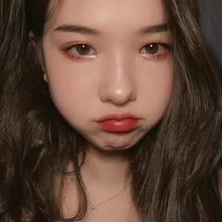 i pout too much ew 🐡 Pouting Face, Makeup Ala Korea, Makeup Asia, Makeup Ulzzang, Korean Natural Makeup, Tutorial Eyeliner, Korean Makeup Look, Korean Makeup Tutorials, Ulzzang Makeup