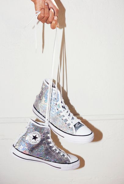 Zapatillas All Star, Nike Women Outfits, Glitter Converse, High Top Chucks, Vintage Converse, Gucci Heels, Adidas Outfit, Prom Shoes, Womens Wedges