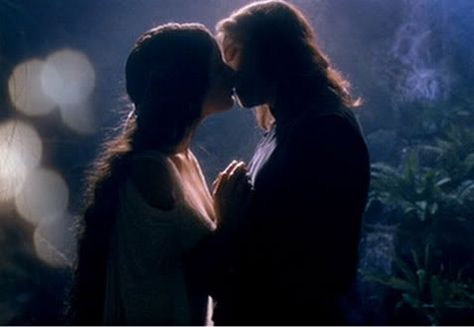 I'm sorry, they're kissing :P but Aragorn and Arwen are just so perfect I had to pin it... Arwen Undomiel, Aragorn And Arwen, Lotr Cast, The Fellowship Of The Ring, Tolkien Books, Viggo Mortensen, Into The West, Fellowship Of The Ring, Liv Tyler